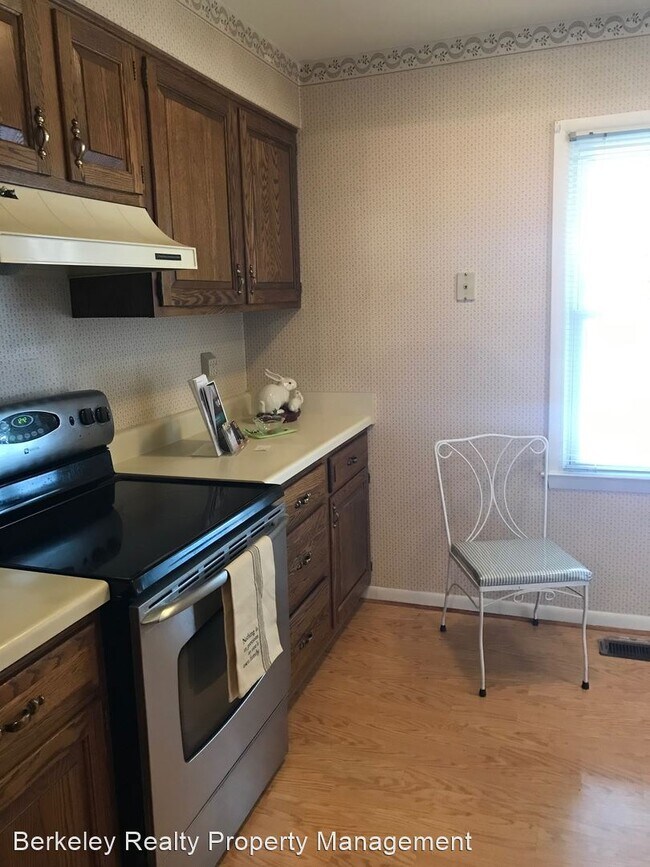 Building Photo - 2 br, 1.5 bath House - 30 Bromley Drive