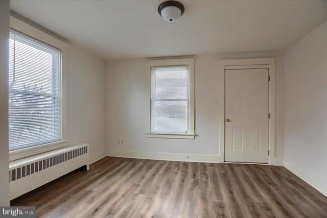 Building Photo - 322 S Railroad St