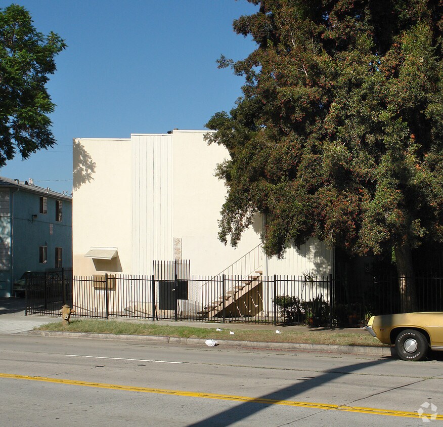 Foto del edificio - 737 Silver Lake Blvd