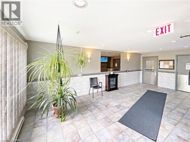 Photo du bâtiment - 65 Highland Crescent