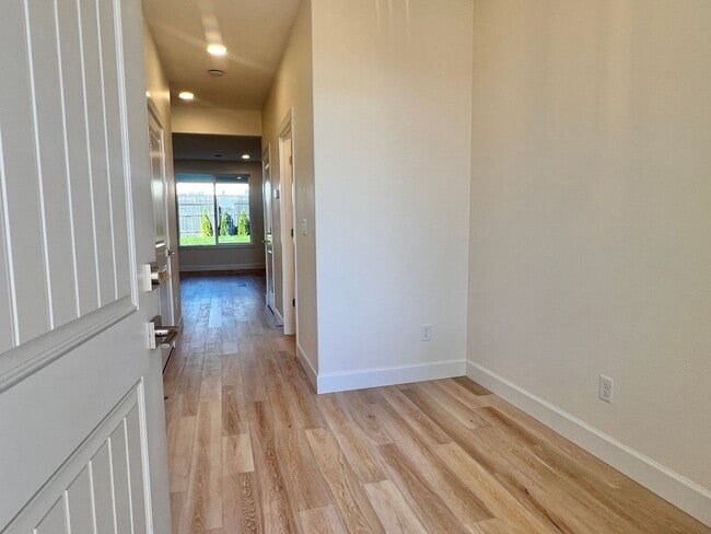 Building Photo - Gorgeous Ridgefield Home