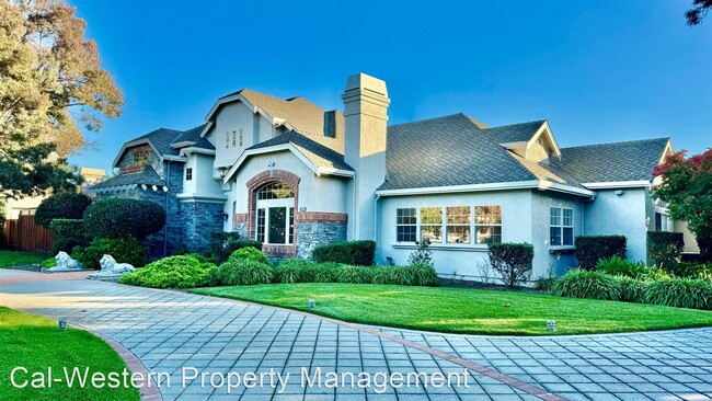 Foto del edificio - 4 br, 4 bath House - 18775 Saint Marks Avenue