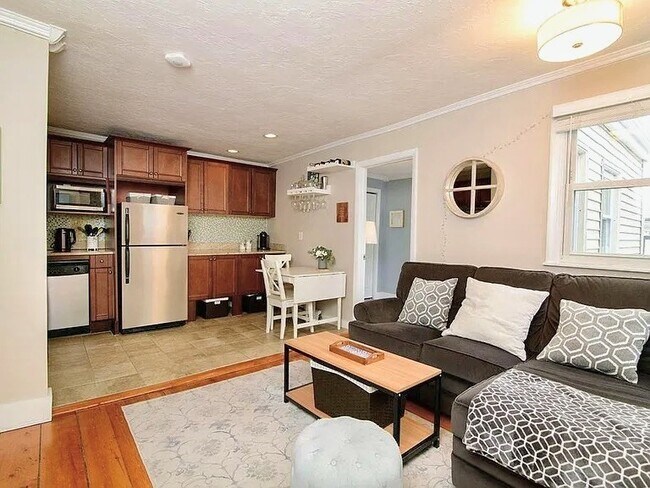 Foto del edificio - 206 Bunker Hill St