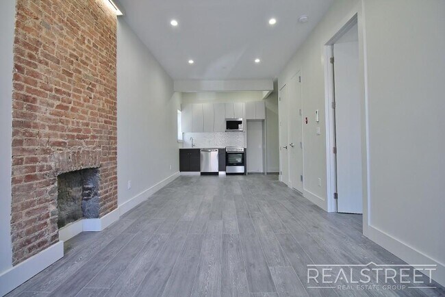 Building Photo - NEW & Spacious Modern 1 BED in Bed Stuy