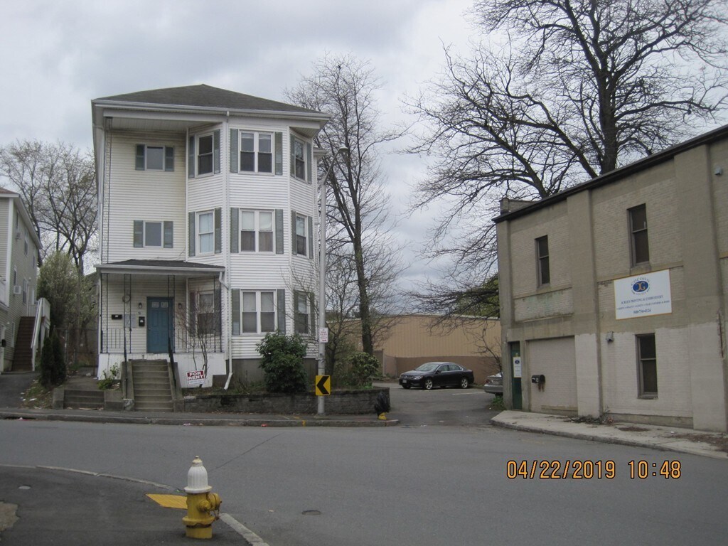 58 Suffolk St Unit 3, Worcester, MA 01604 Room for Rent in Worcester