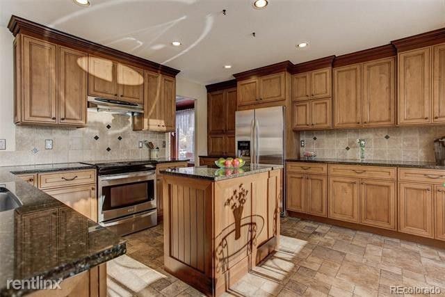 Foto del edificio - 5 br, 4 bath House - 235 Bristol St