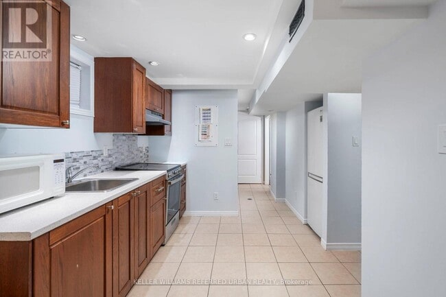 Building Photo - 39 Cayuga Ave