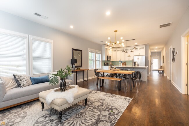 Building Photo - 1563 Pineview Terrace SW