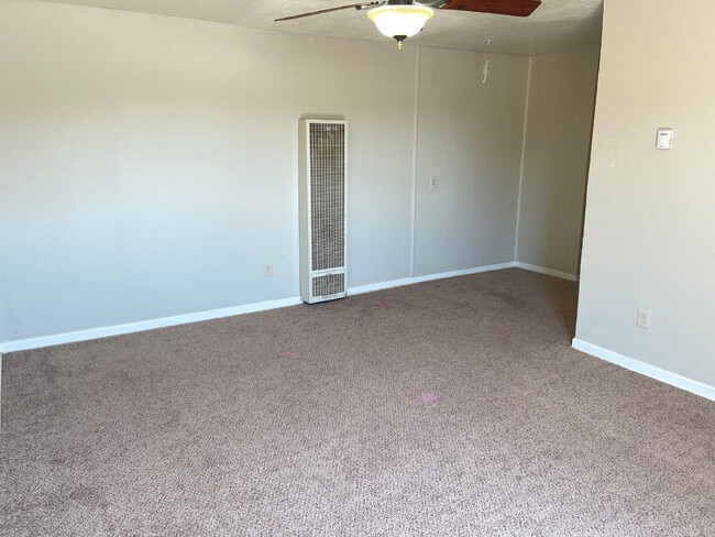 Building Photo - Cute & Cozy Two Bedroom Close to Clapp Park!