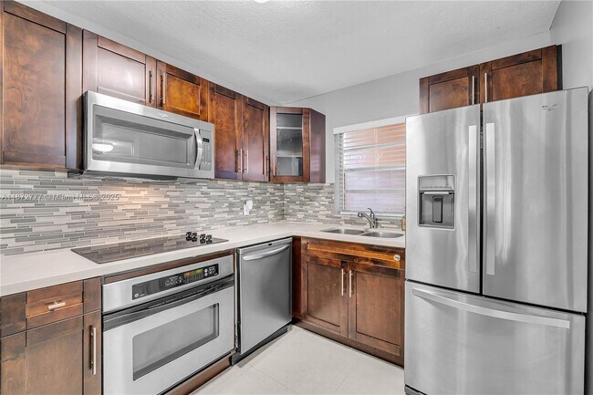 Foto del edificio - 9431 Live Oak Pl