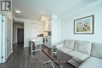 Building Photo - 7 Golden Lion Heights