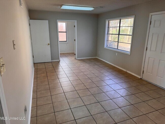 Foto del edificio - 2220 Ashland Dr