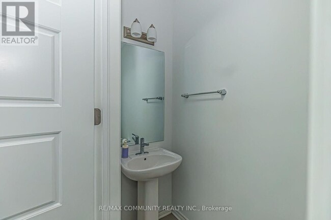 Building Photo - 3094 Sideline 16