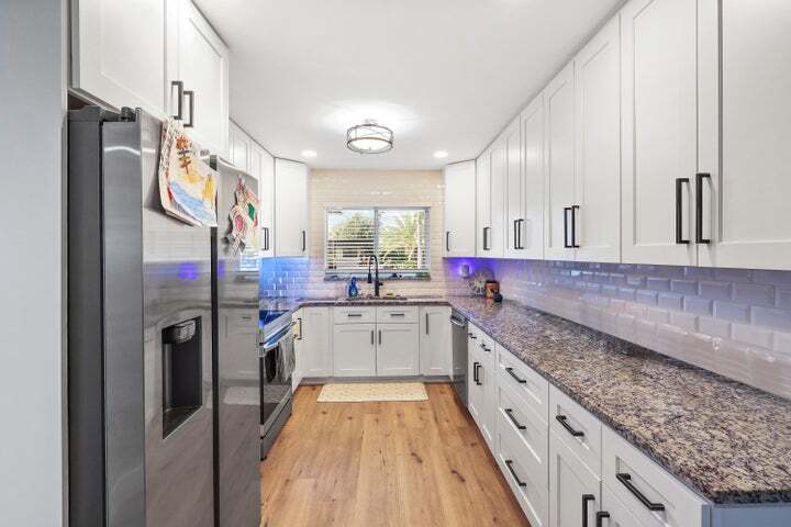 Primary Photo - 2520 SE 5th St