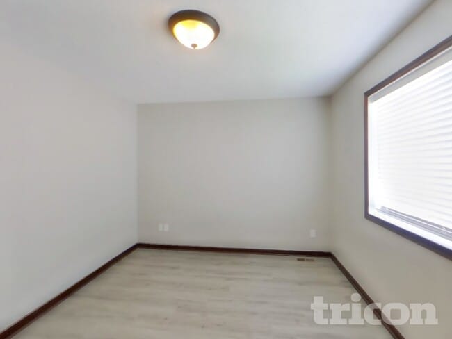 Foto del edificio - 618 Dillon Ave N
