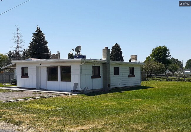 Building Photo - L7ER