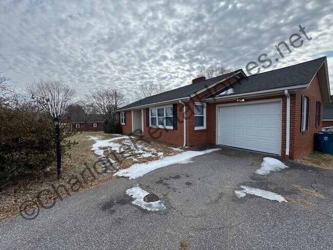 Building Photo - Brick ranch with brick workshop