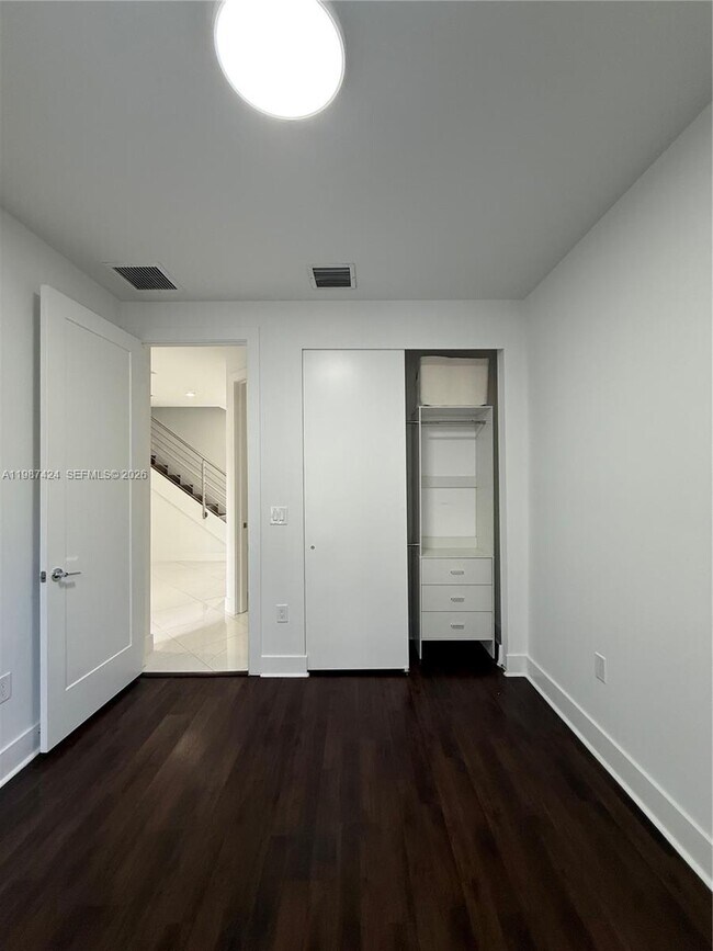 Foto del edificio - 6432 NW 104th Ct