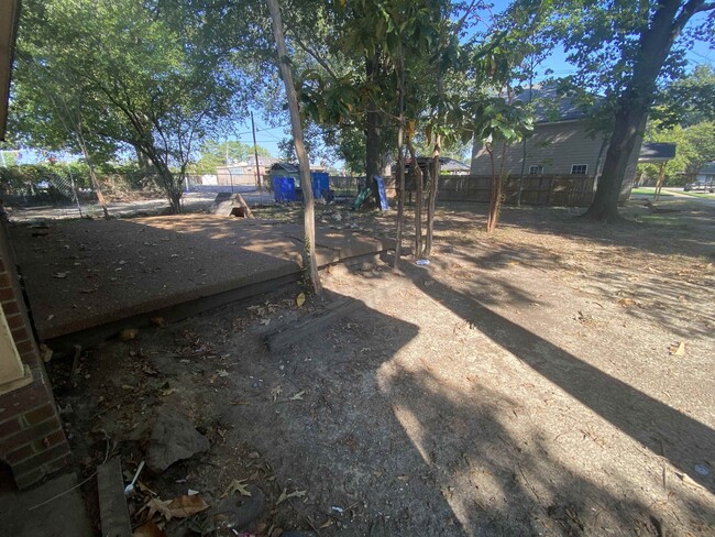 Building Photo - 4612 S Renshaw Dr