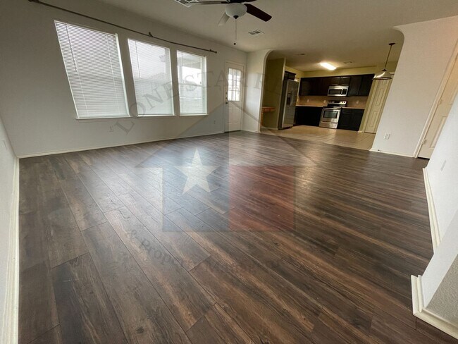 Foto del edificio - 4-Bedroom House for Rent in Killeen