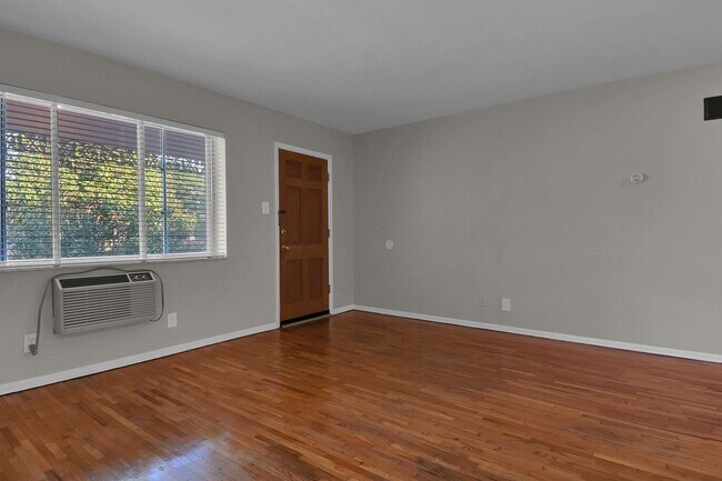 Building Photo - 4419A Donovan Ave.