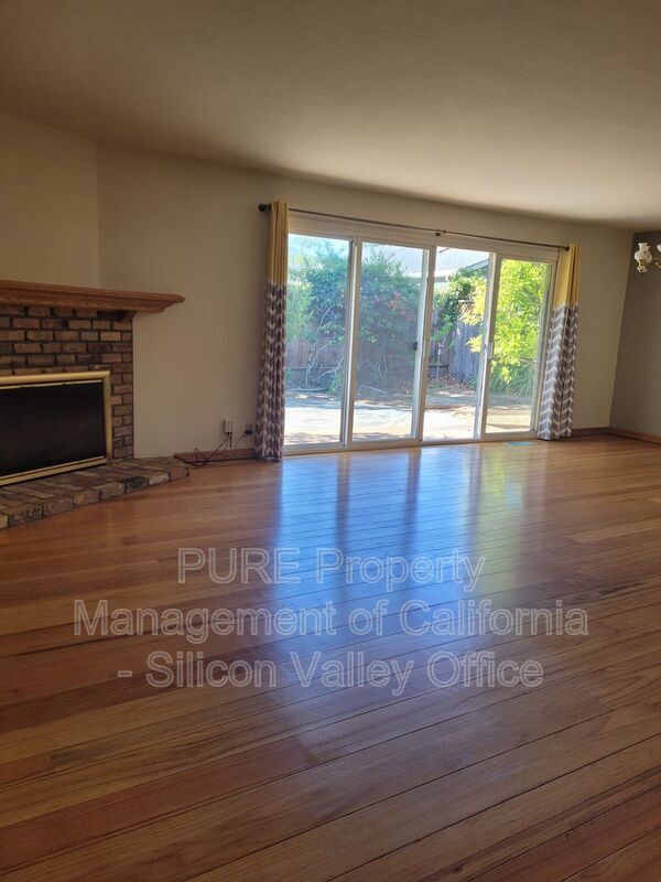 Building Photo - 1033 Cuesta Dr