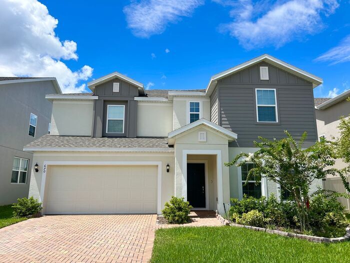 Primary Photo - Stylish and Spacious 3/2.5 Home with No Re...