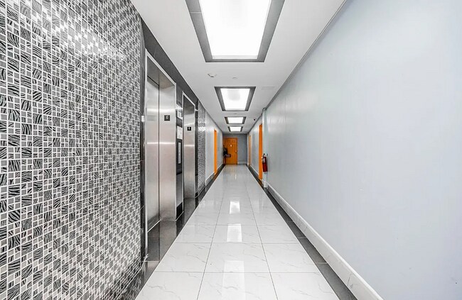 Foto del edificio - 1587 E 19th St