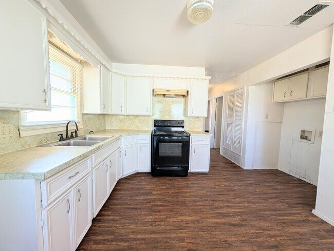 Foto del edificio - 9001 Indiana Ave