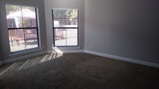 Building Photo - 3656 Belview Rd