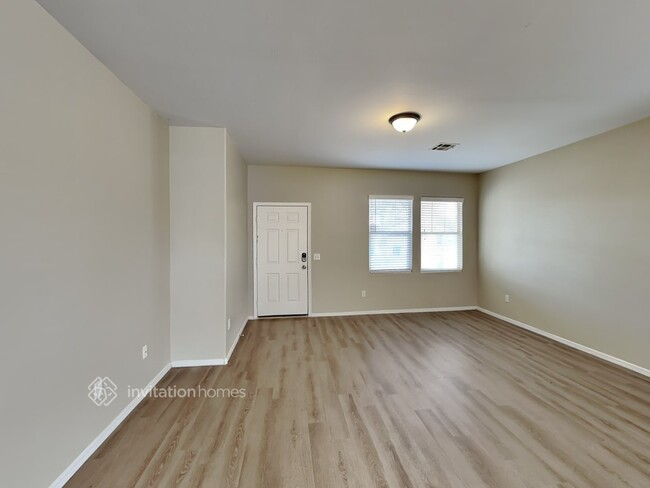 Building Photo - 3431 S Warner Dr