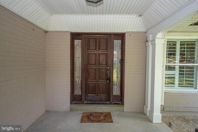 Foto del edificio - 327 Strathmore Rd