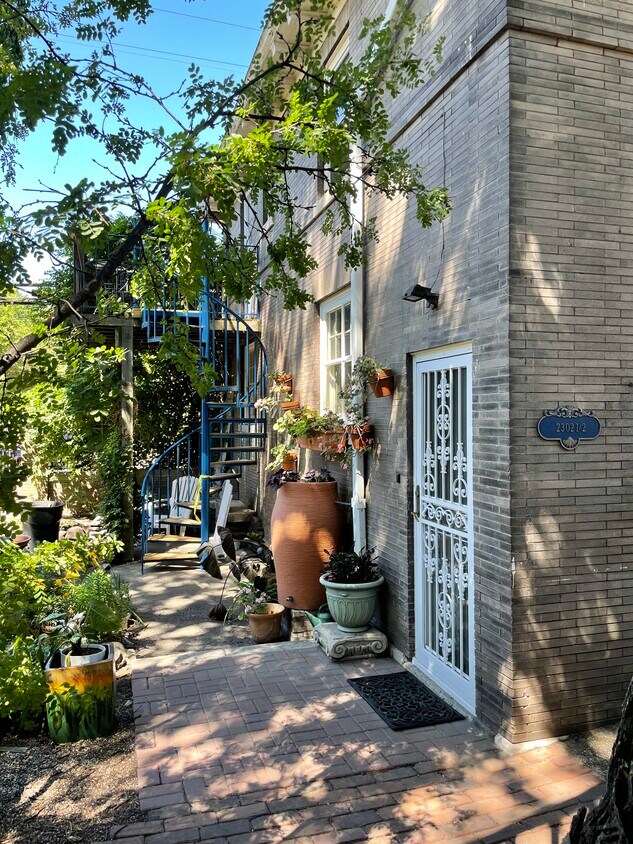 Foto principal - 2302 Blaisdell Ave