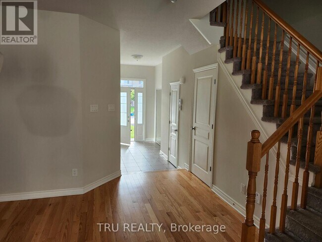 Building Photo - 1146 Beckett Cres