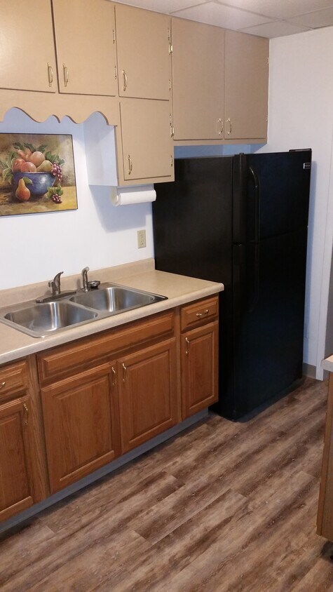 Primary Photo - 104 E 9th St