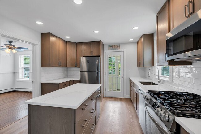 Building Photo - 505 Long Branch Ave
