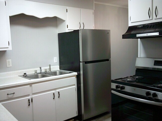Foto del edificio - 3932 Peerless Rd NW