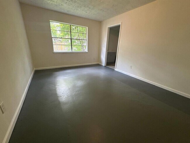 Foto del edificio - 2126 Millhouse Rd
