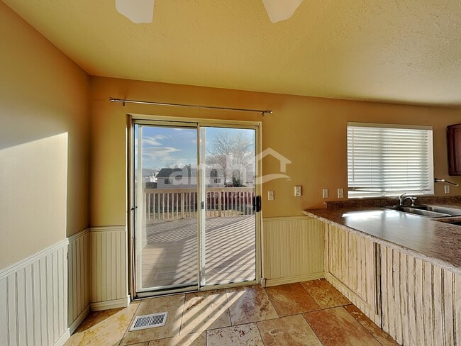 Building Photo - 373 W 2200 N