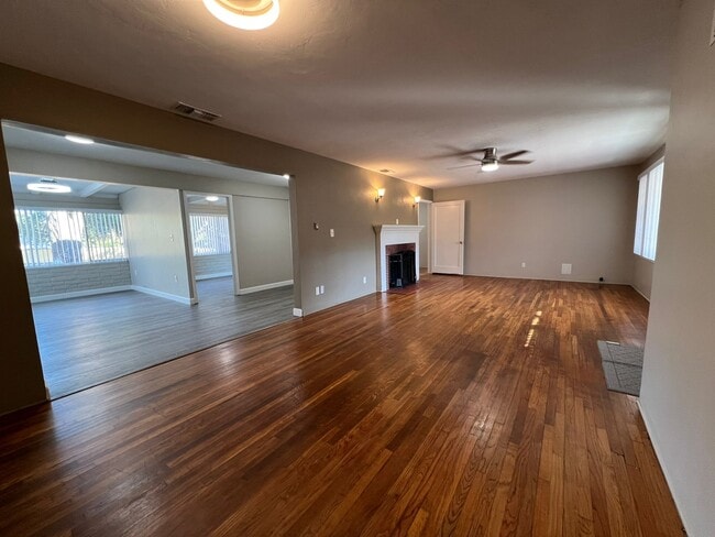 Building Photo - 4015 Calavo Dr