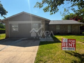 Building Photo - 1074 Honey Tree St