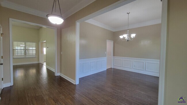 Building Photo - 303 Hummingbird Ln