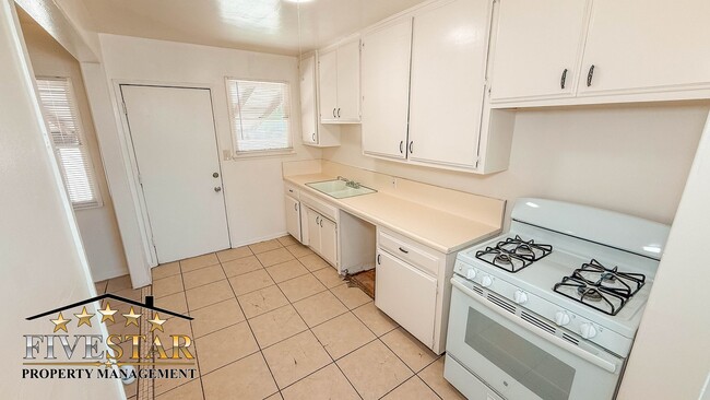 Foto del edificio - 4520 Mesa Dr