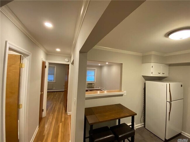 Foto del edificio - 604 Lakeville Rd
