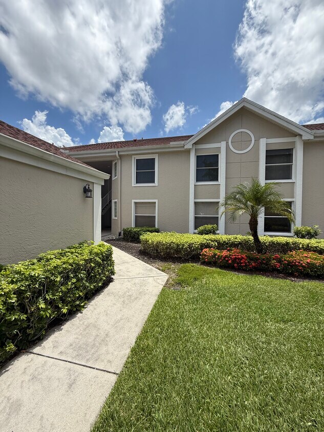 Foto principal - 9836 Luna Cir