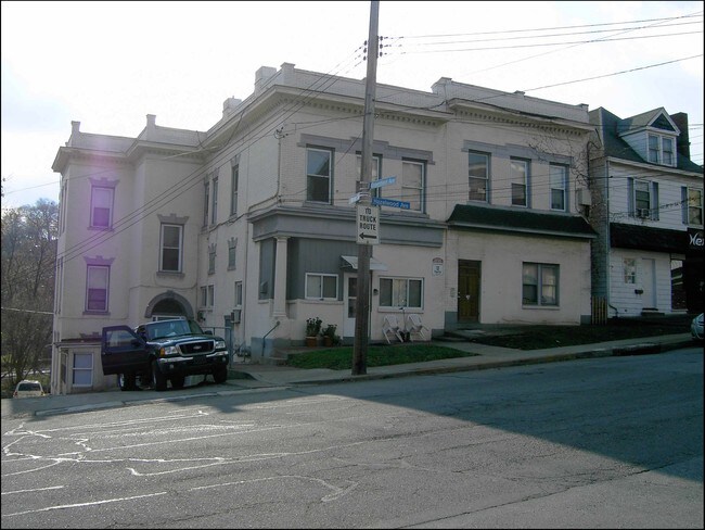Foto principal - 796-798 Hazelwood Ave