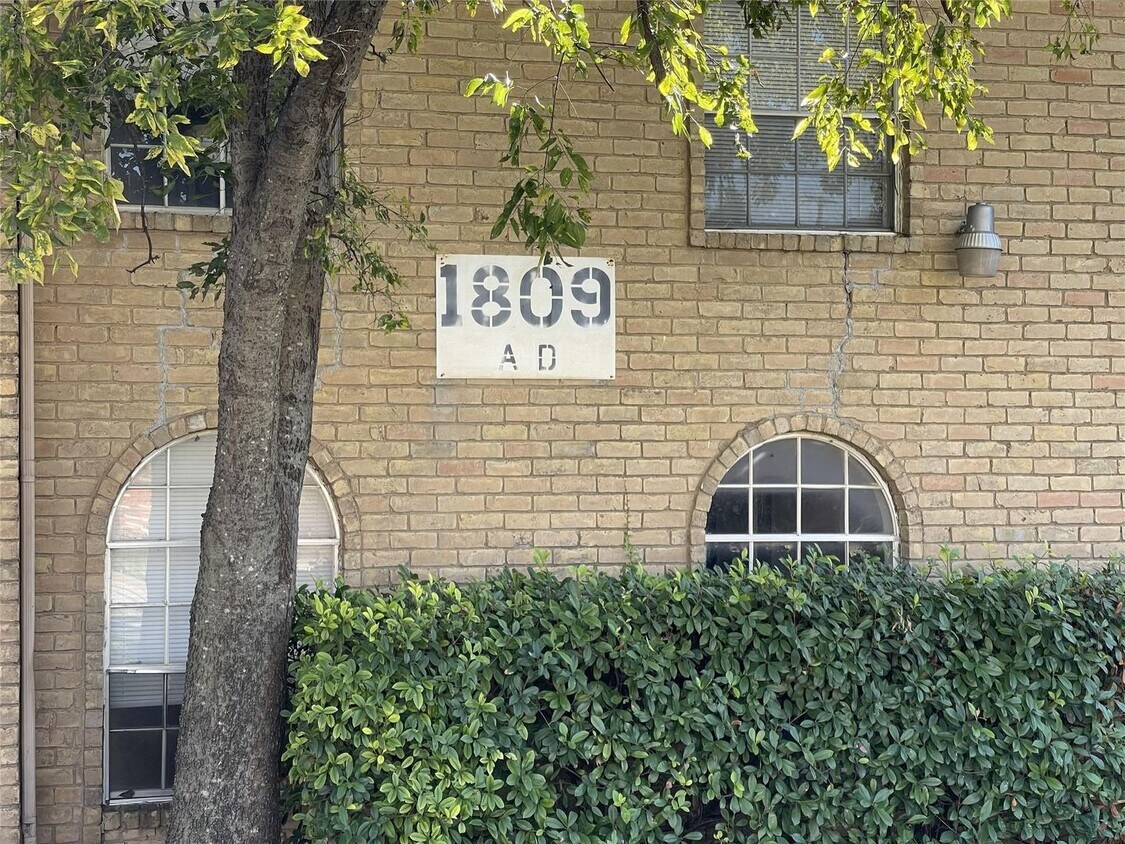 Foto del edificio - 1809 Roman Rd
