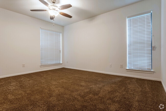 Bedroom - Kingwood Lakes