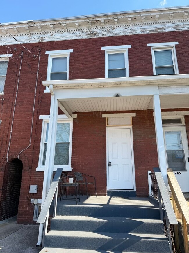 Building Photo - 247 N Sherman St