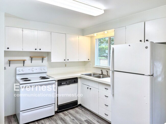 Foto del edificio - 820 NE 120th St